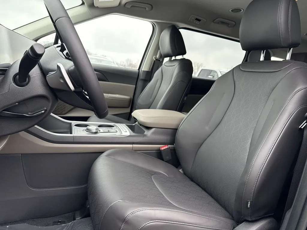 2026 Kia Carnival LXS - Photo 13