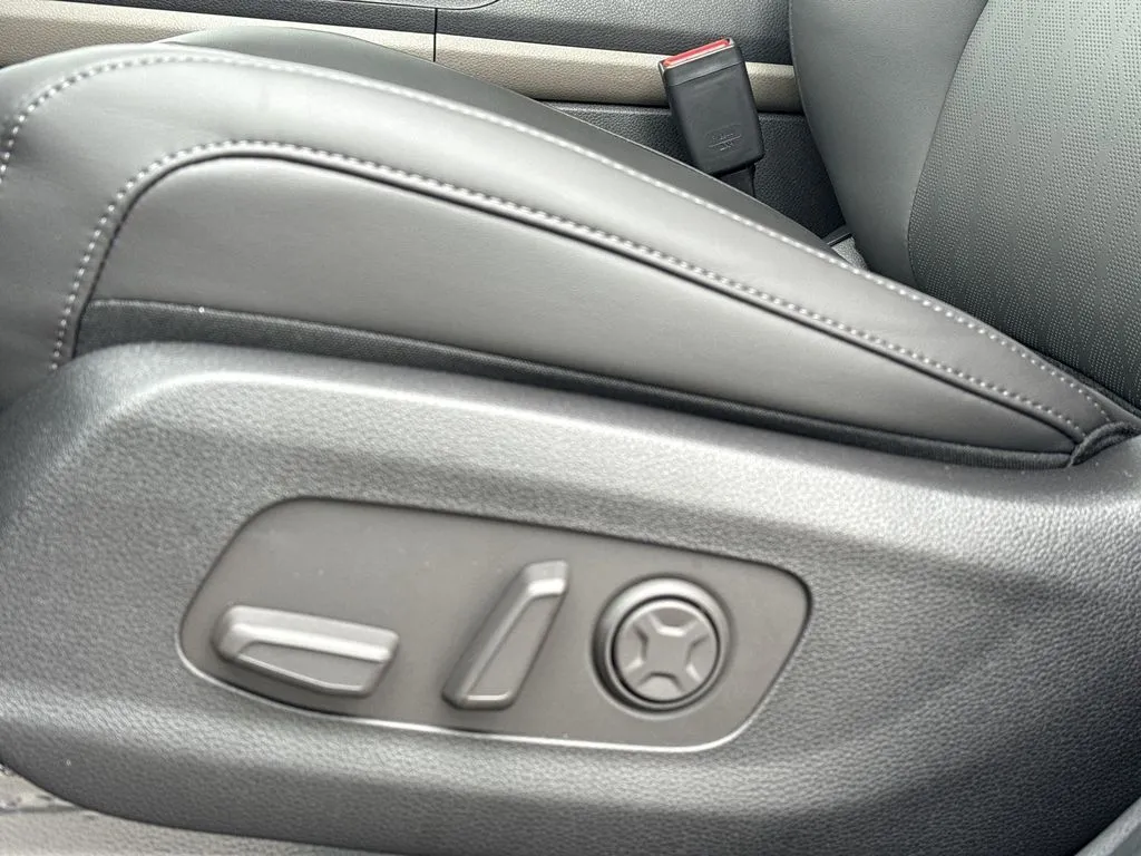 2026 Kia Carnival LXS - Photo 14