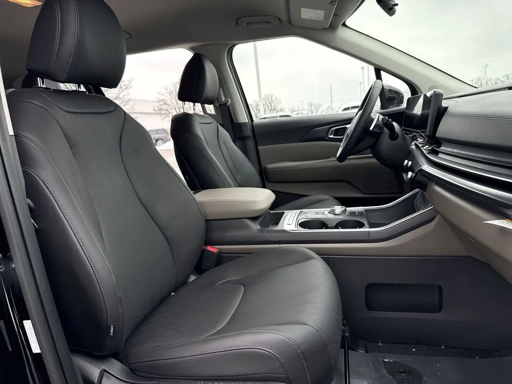 2026 Kia Carnival LXS - Photo 25