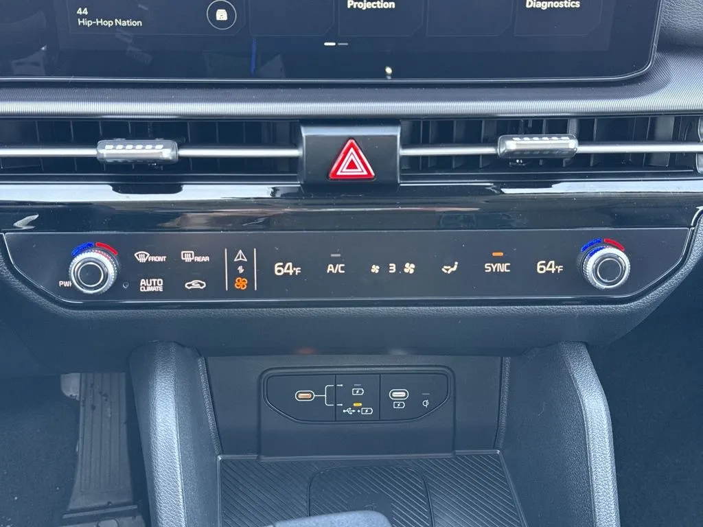 2026 Kia Sportage EX - Photo 17