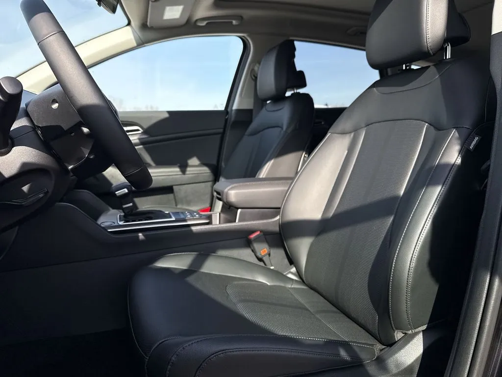2026 Kia Sportage EX - Photo 13