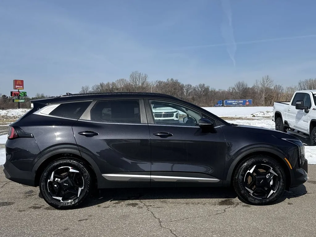 2026 Kia Sportage EX - Photo 9