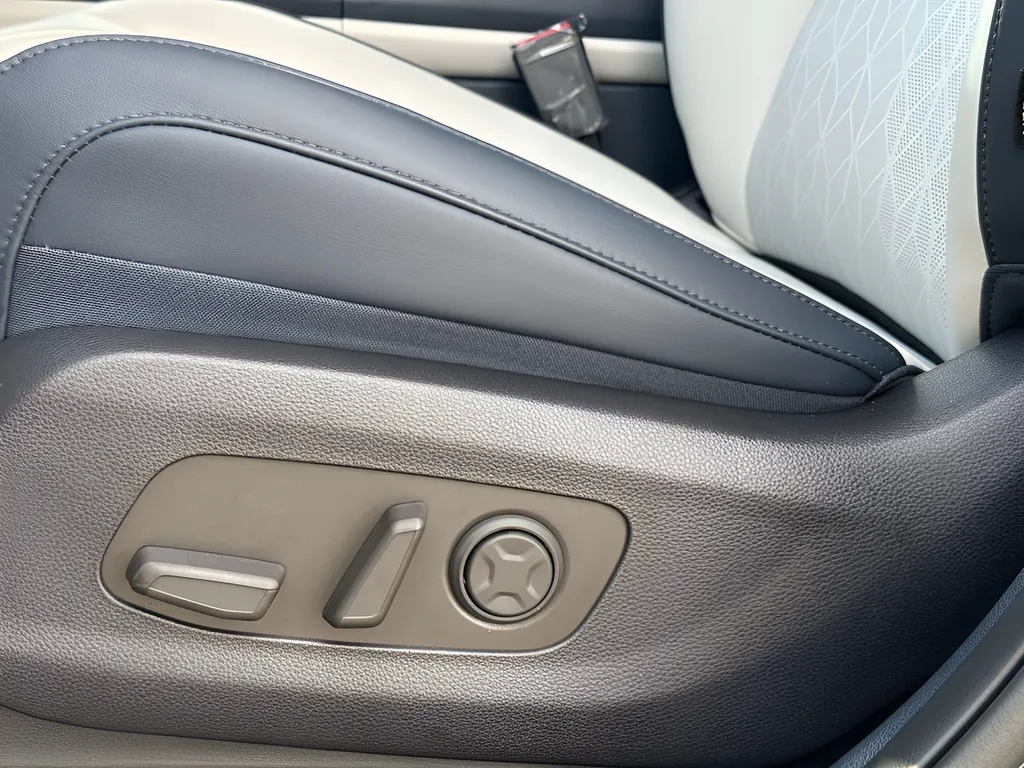 2026 Kia Carnival EX - Photo 14