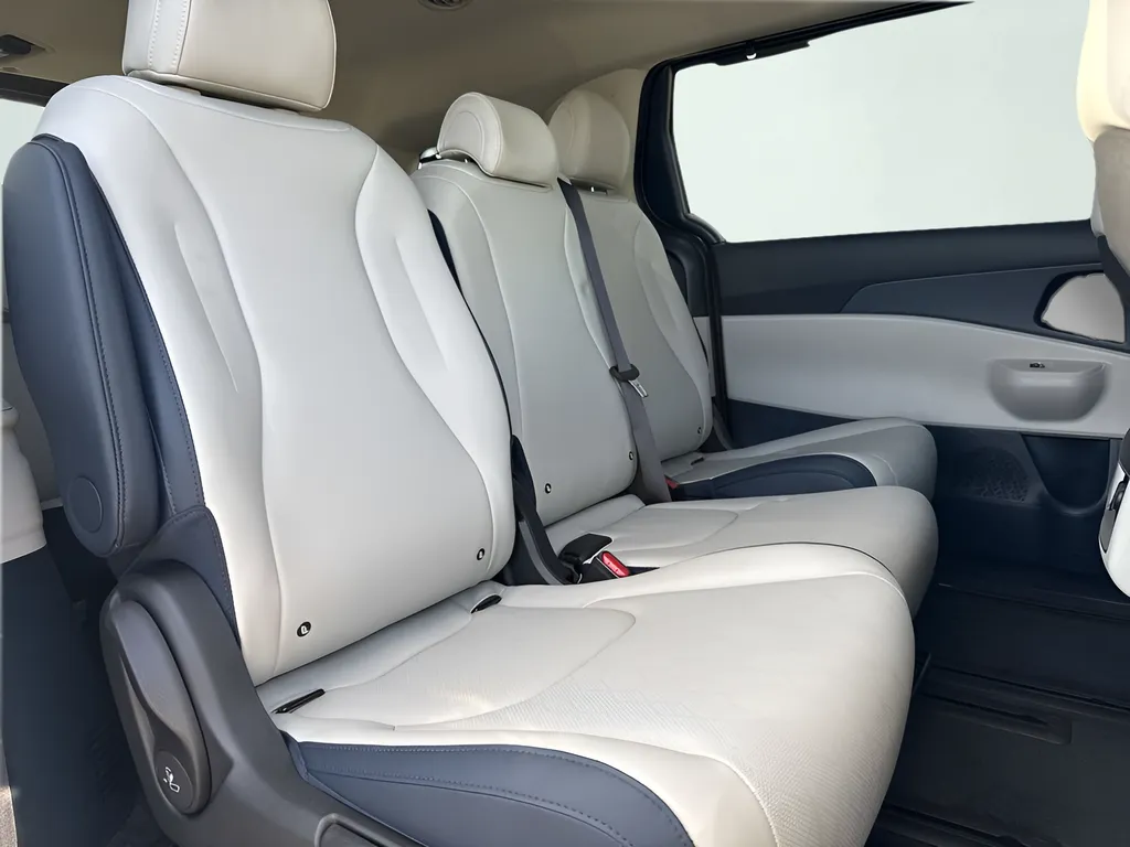 2026 Kia Carnival EX - Photo 23