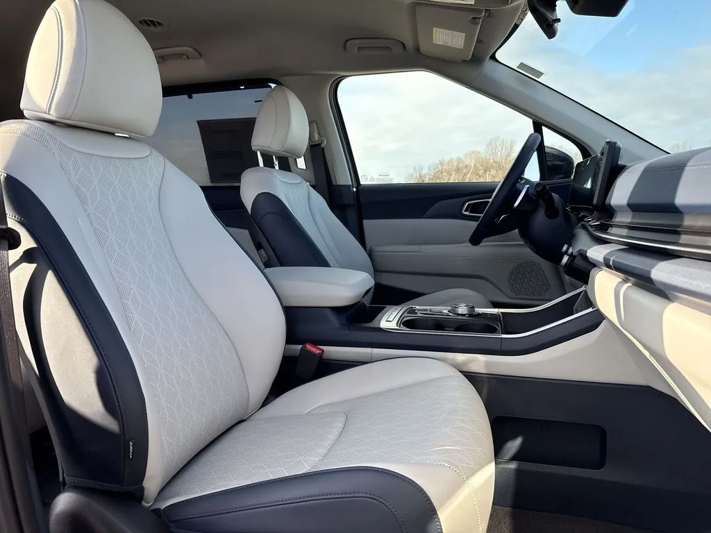 2026 Kia Carnival EX - Photo 26