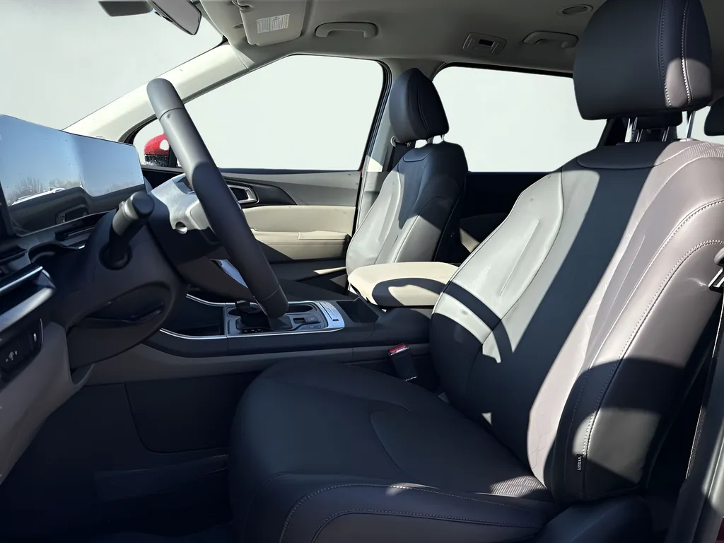 2026 Kia Carnival LXS - Photo 13