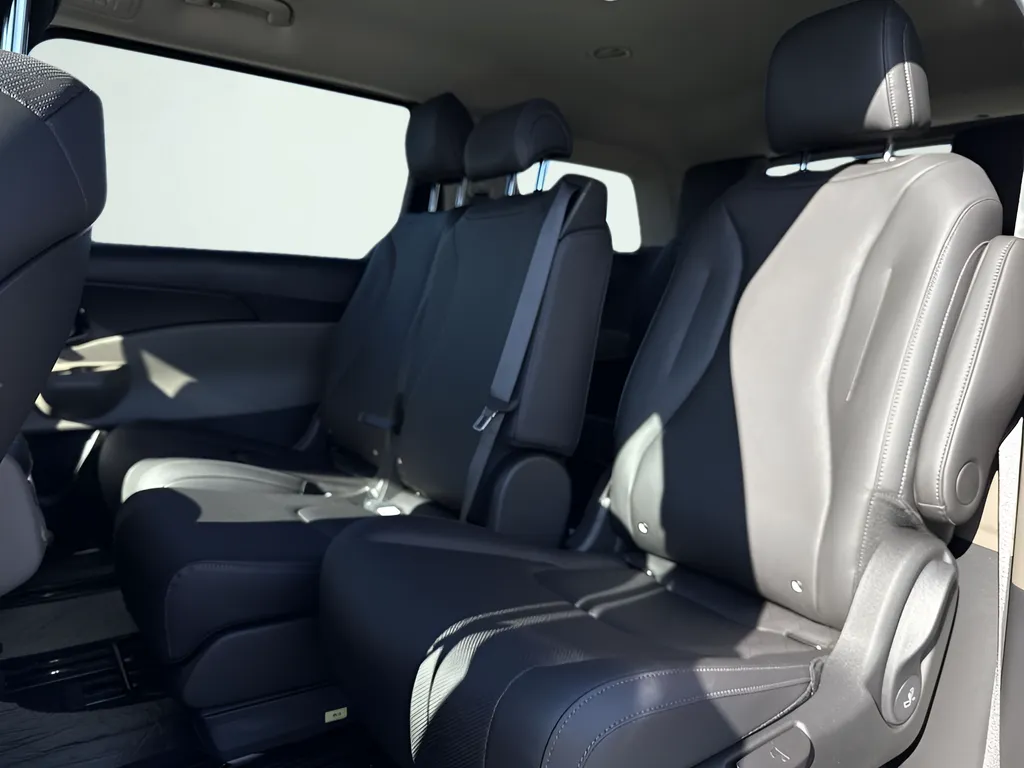 2026 Kia Carnival LXS - Photo 23