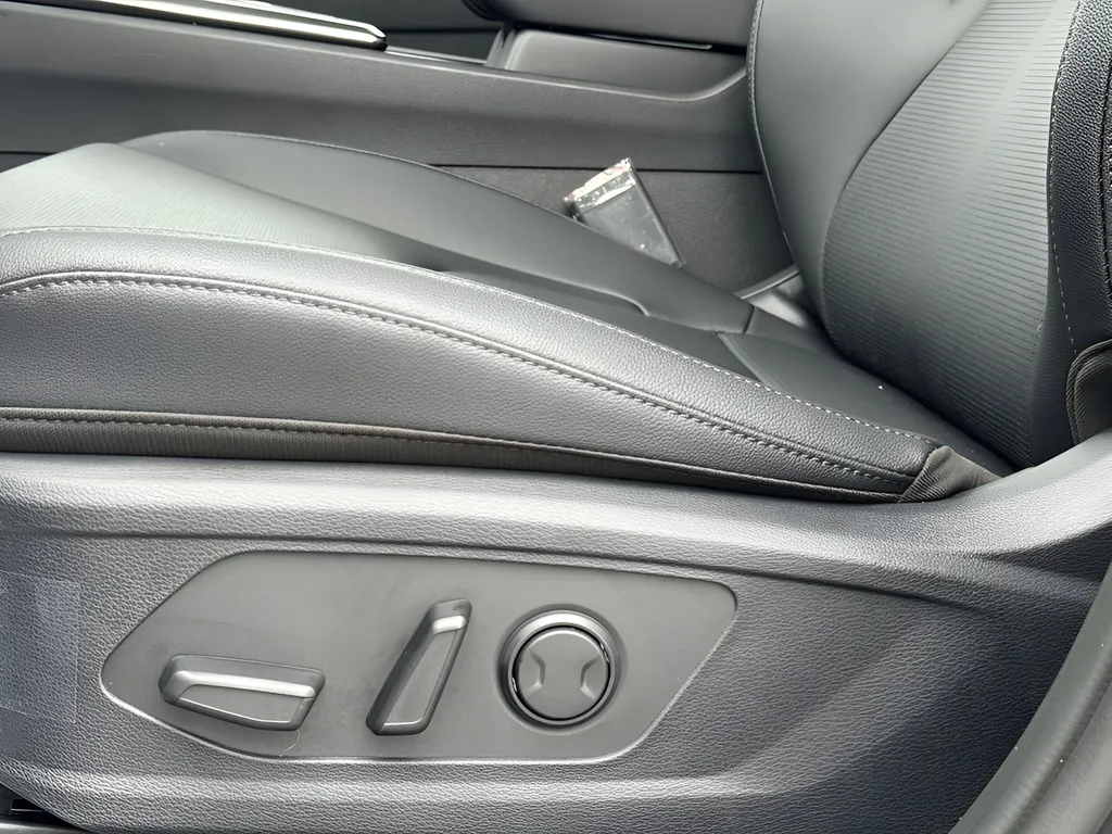 2026 Kia Sportage EX Hybrid - Photo 14