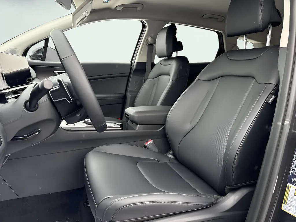2026 Kia Sportage EX Hybrid - Photo 13
