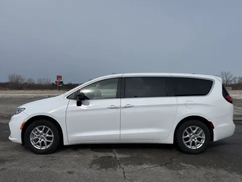 More photos of 2024 Chrysler Pacifica Touring L at Graff Kia of Chesterton, IN