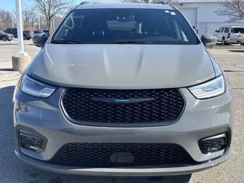 Another view of 2021 Chrysler Pacifica Hybrid Touring for sale in Burns Harbor, IN at Graff Kia of Chesterton