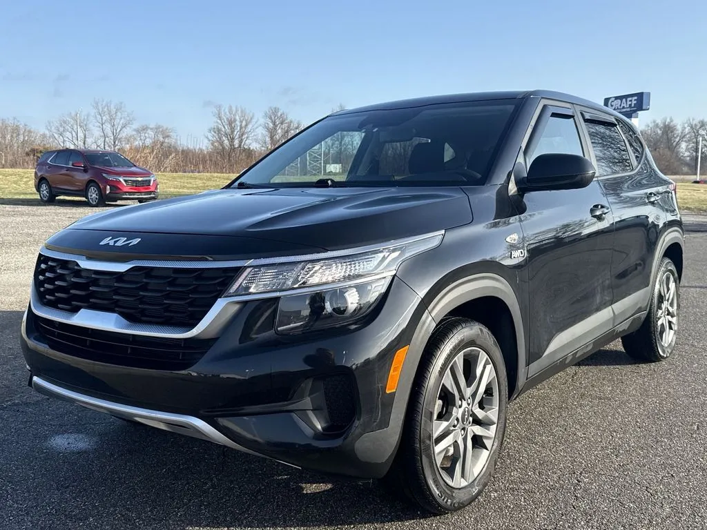 Black 2023 Kia Seltos LX for sale in Burns Harbor, IN
