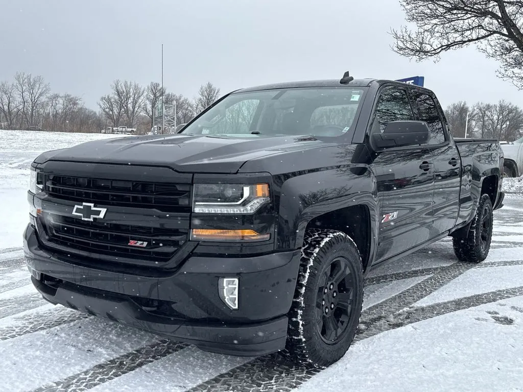 Used 2017 Chevrolet Silverado 1500 LT with VIN 1GCVKREC2HZ174358 for sale in Burns Harbor, IN