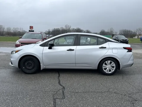 More photos of 2020 Nissan Versa 1.6 S at Graff Kia of Chesterton, IN