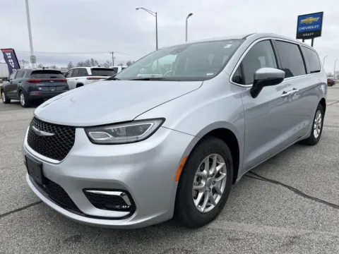 More photos of 2023 Chrysler Pacifica Touring L at Graff Kia of Chesterton, IN