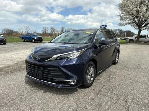 More photos of 2023 Toyota Sienna XLE at Graff Kia of Chesterton, IN