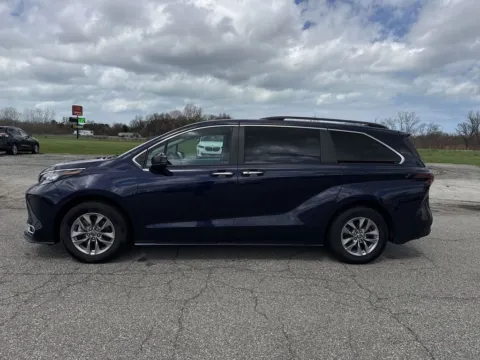 More photos of 2023 Toyota Sienna XLE at Graff Kia of Chesterton, IN