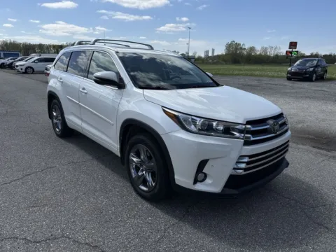 Photos of 2018 Toyota Highlander Limited Platinum for sale in Burns Harbor, IN at Graff Kia of Chesterton