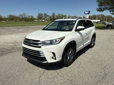 More photos of 2018 Toyota Highlander Limited Platinum at Graff Kia of Chesterton, IN