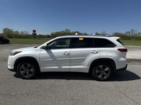 More photos of 2018 Toyota Highlander Limited Platinum at Graff Kia of Chesterton, IN