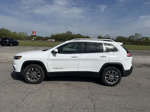More photos of 2019 Jeep Cherokee Latitude Plus at Graff Kia of Chesterton, IN