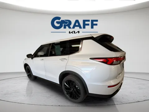 More photos of 2023 Mitsubishi Outlander SE Black Edition at Graff Kia of Chesterton, IN