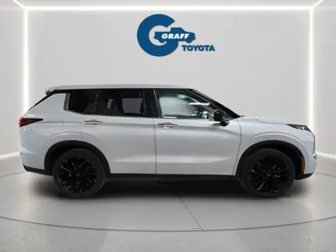 More photos of 2023 Mitsubishi Outlander SE Black Edition at Graff Kia of Chesterton, IN