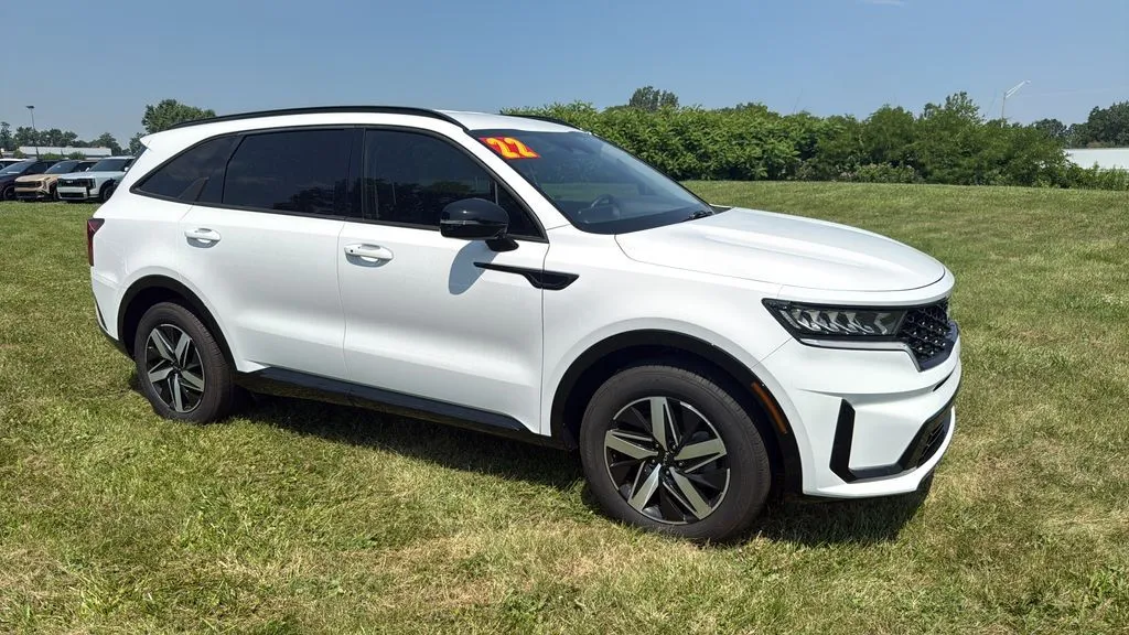 2022 Kia Sorento S - Photo 11