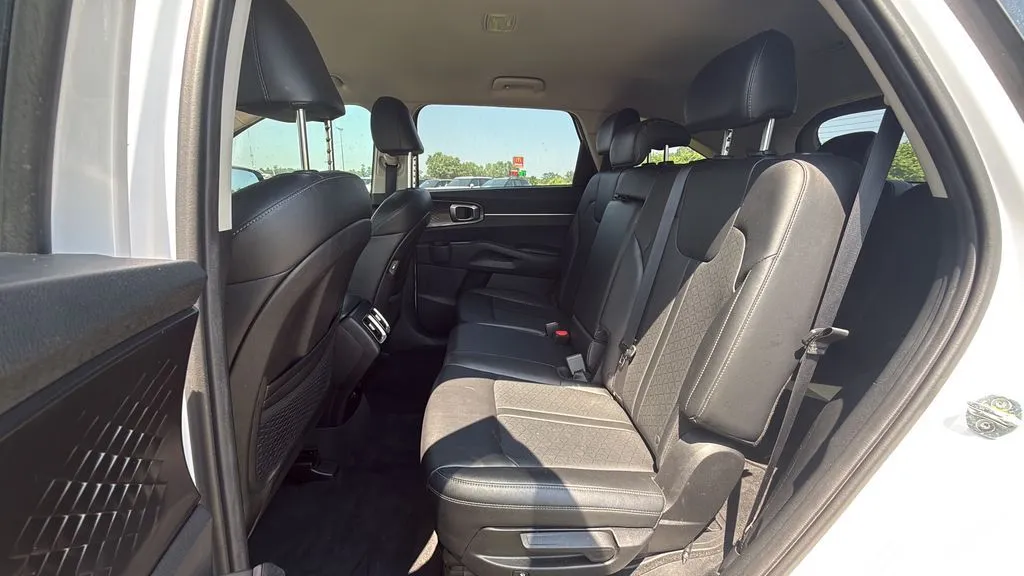 2022 Kia Sorento S - Photo 32