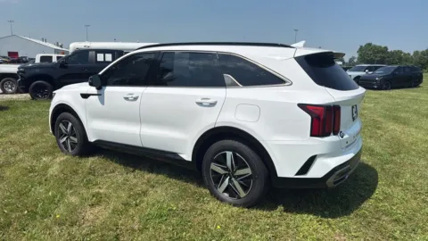 More photos of 2022 Kia Sorento S at Graff Kia of Chesterton, IN