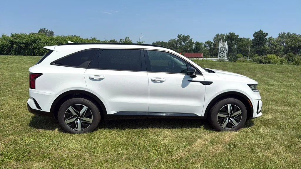 2022 Kia Sorento S - Photo 10