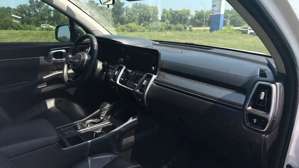2022 Kia Sorento S - Photo 38