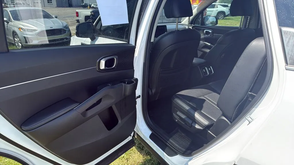 2022 Kia Sorento S - Photo 34