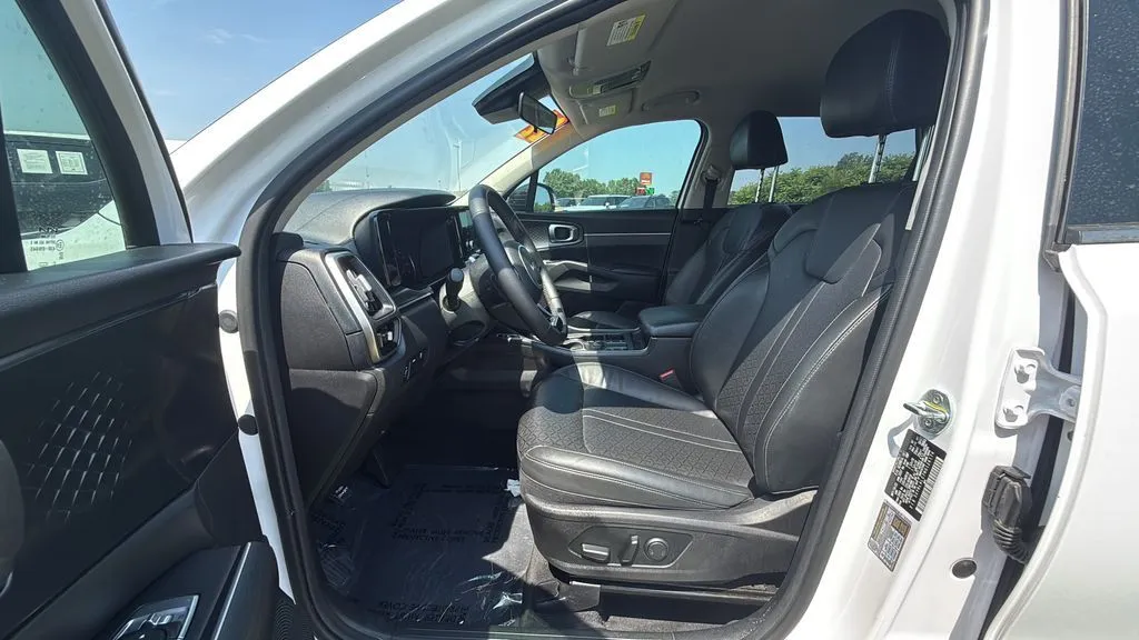 2022 Kia Sorento S - Photo 19