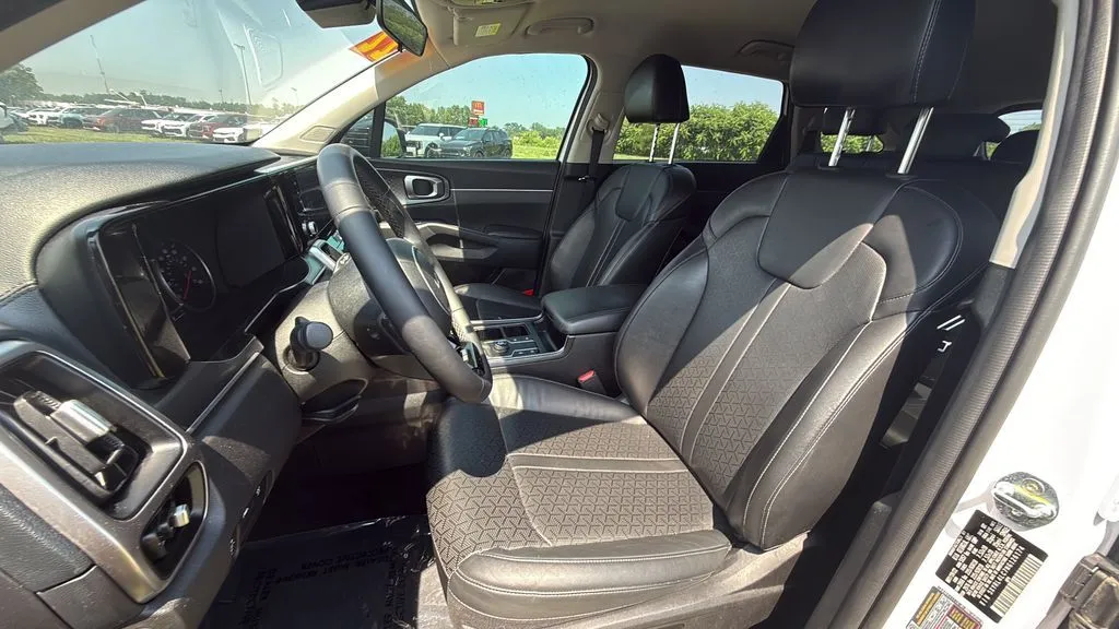 2022 Kia Sorento S - Photo 31