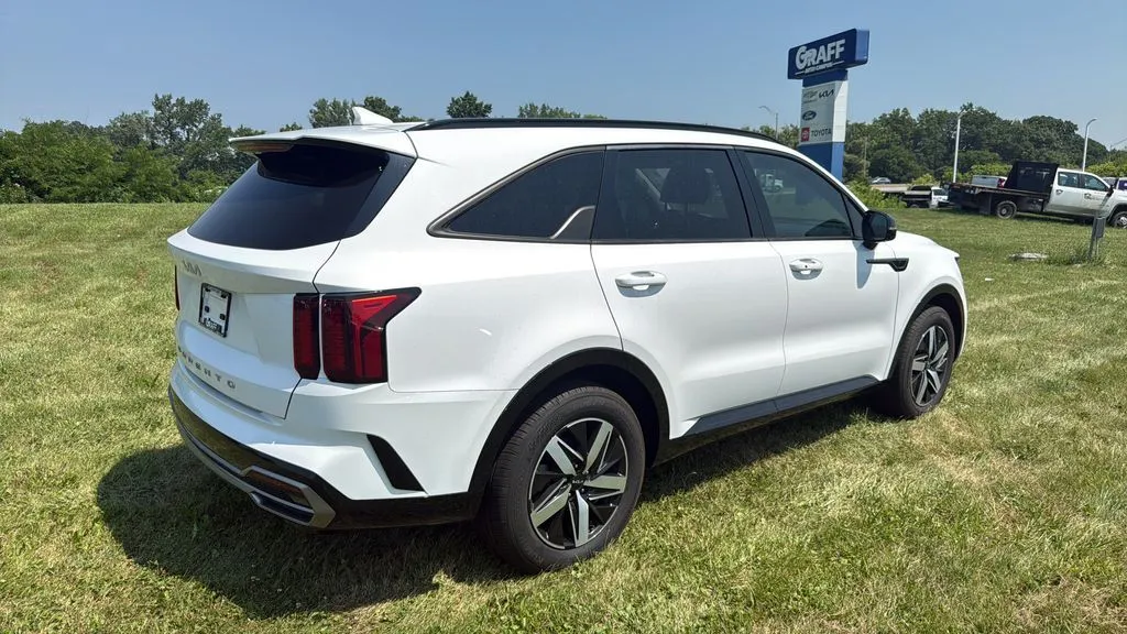 2022 Kia Sorento S - Photo 9