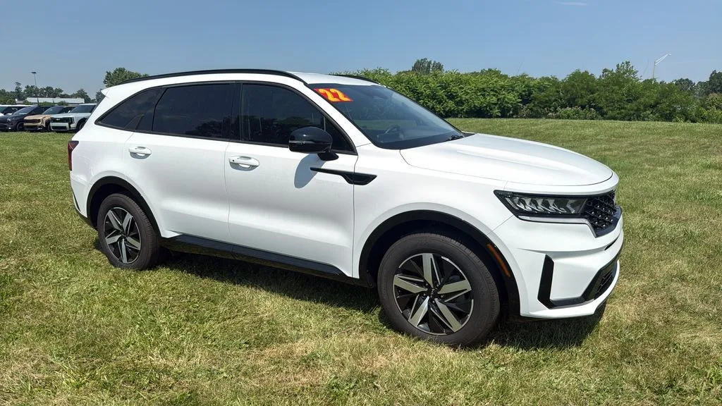 2022 Kia Sorento S - Photo 12