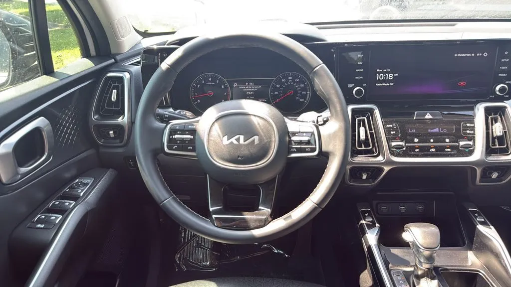 2022 Kia Sorento S - Photo 17