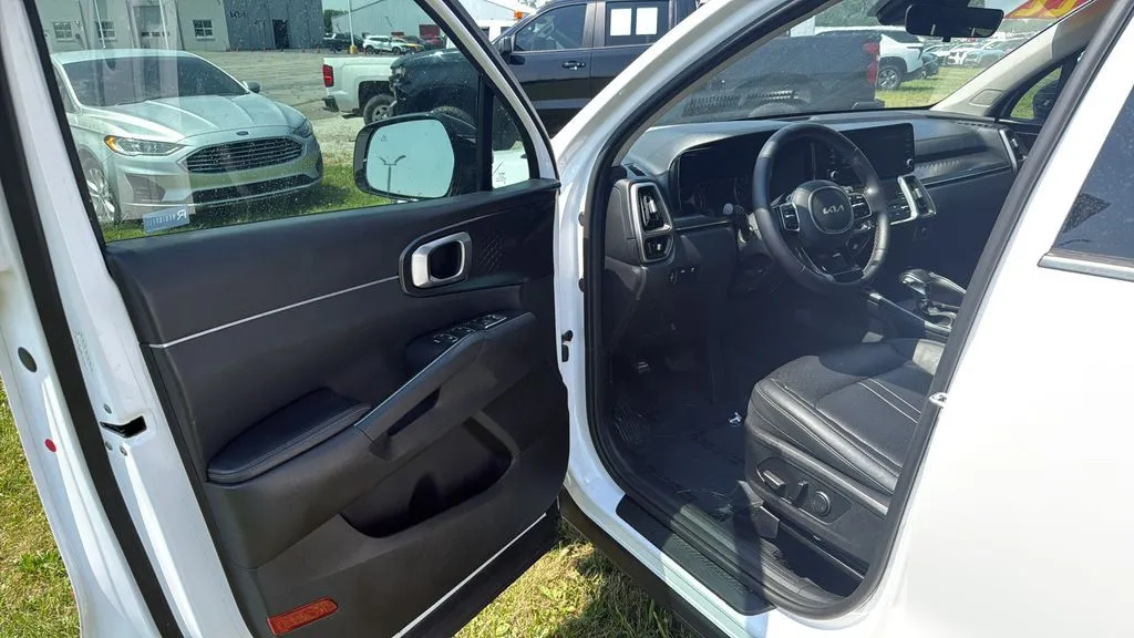 2022 Kia Sorento S - Photo 22
