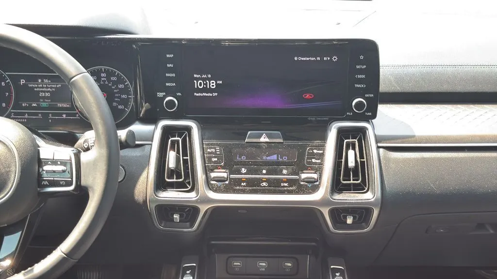 2022 Kia Sorento S - Photo 16