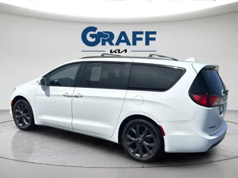 More photos of 2020 Chrysler Pacifica Touring L at Graff Kia of Chesterton, IN