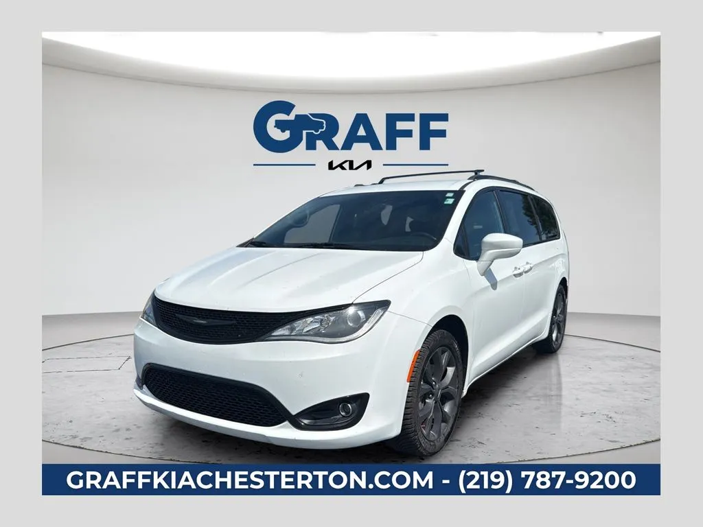 White 2020 Chrysler Pacifica Touring L for sale in Burns Harbor, IN