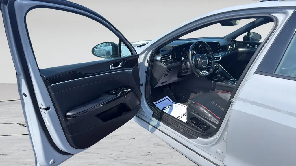 2024 Kia K5 GT - Photo 24