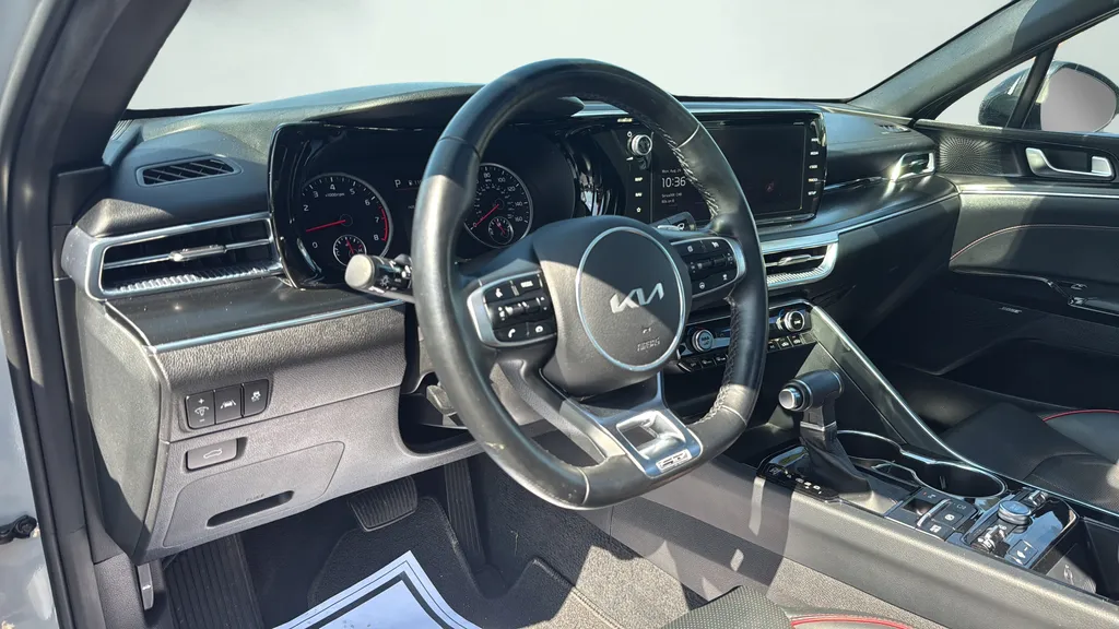 2024 Kia K5 GT - Photo 32