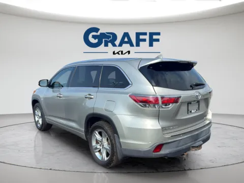 More photos of 2016 Toyota Highlander Limited Platinum V6 at Graff Kia of Chesterton, IN