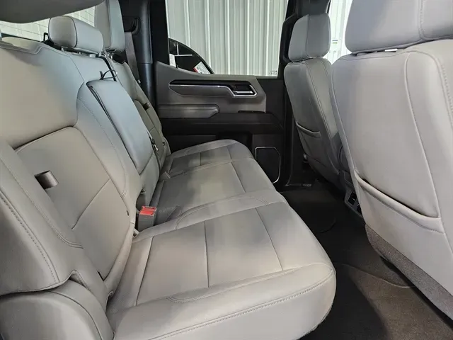 2024 GMC Sierra 1500 SLT - Photo 17