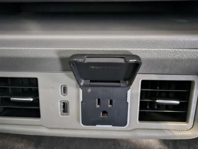 2024 GMC Sierra 1500 SLT - Photo 38