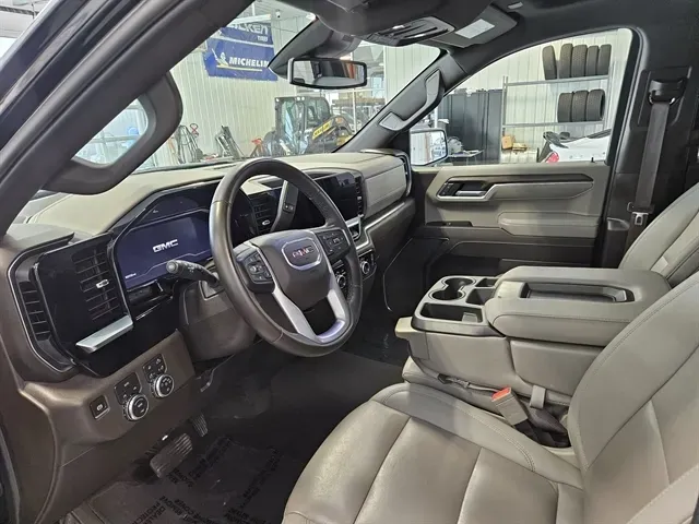 2024 GMC Sierra 1500 SLT - Photo 9