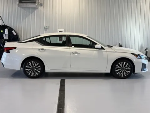 Photos of 2023 Nissan Altima 2.5 SV for sale in Tea, SD at Car Swap