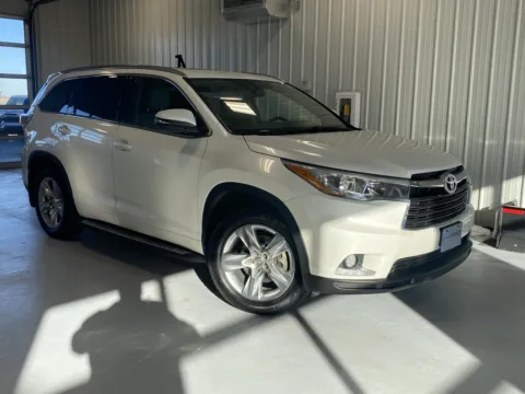 White 2015 Toyota Highlander Limited for sale in Tea, SD